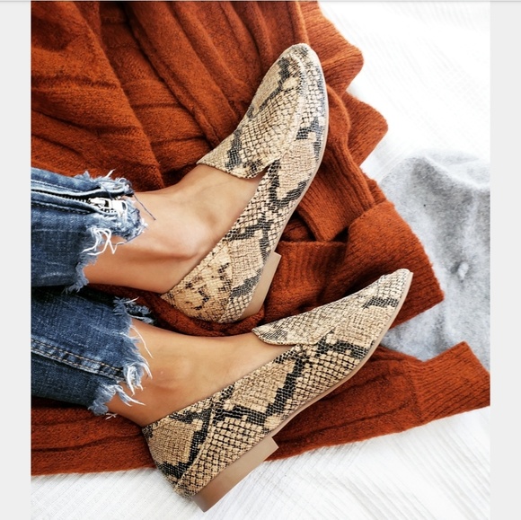 Shoes - 🚨LAST//Fall Favorite Collection//Snake print Flat